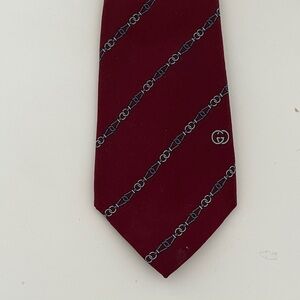 Vintage Gucci Burgundy Tie with Signature Chain Pattern